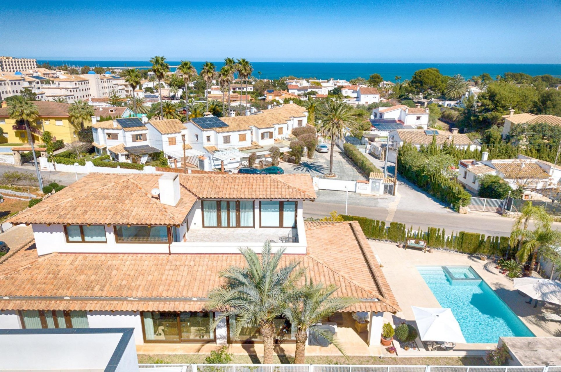 Luxusvilla zum Verkauf nur wenige Gehminuten vom Strand entfernt