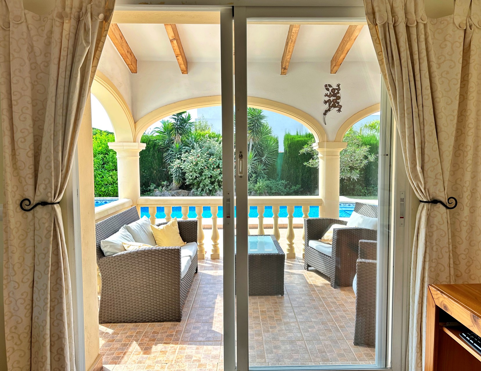 Three Bedroom South Facing Villa for Sale in Beautiful Javea